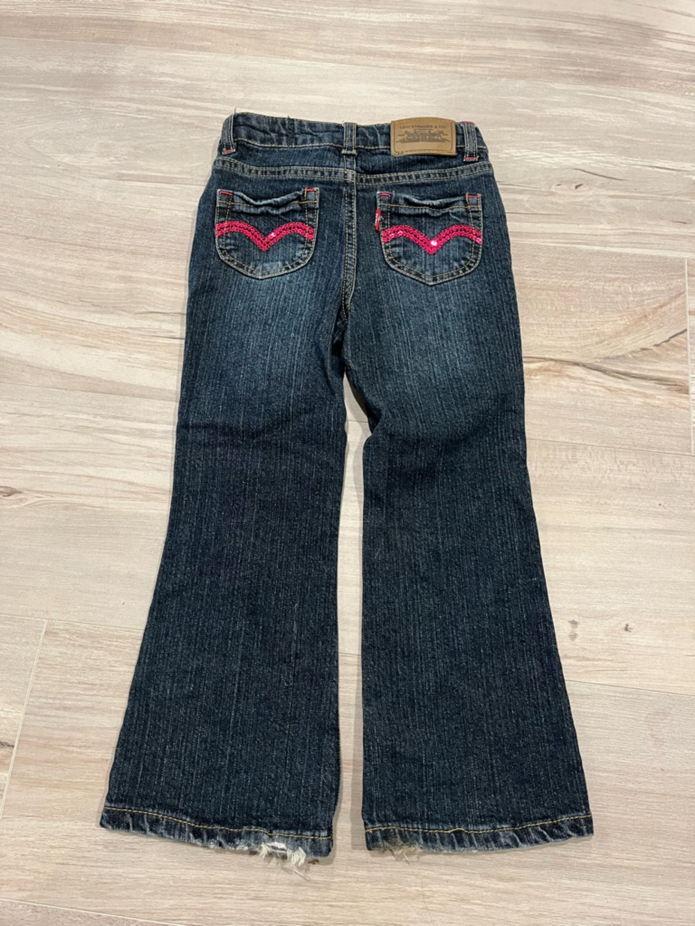Levi's Girls Dark Blue Denim Bootcut Jeans with Pink Sequin Accents Size 4T - Picture 2 of 12